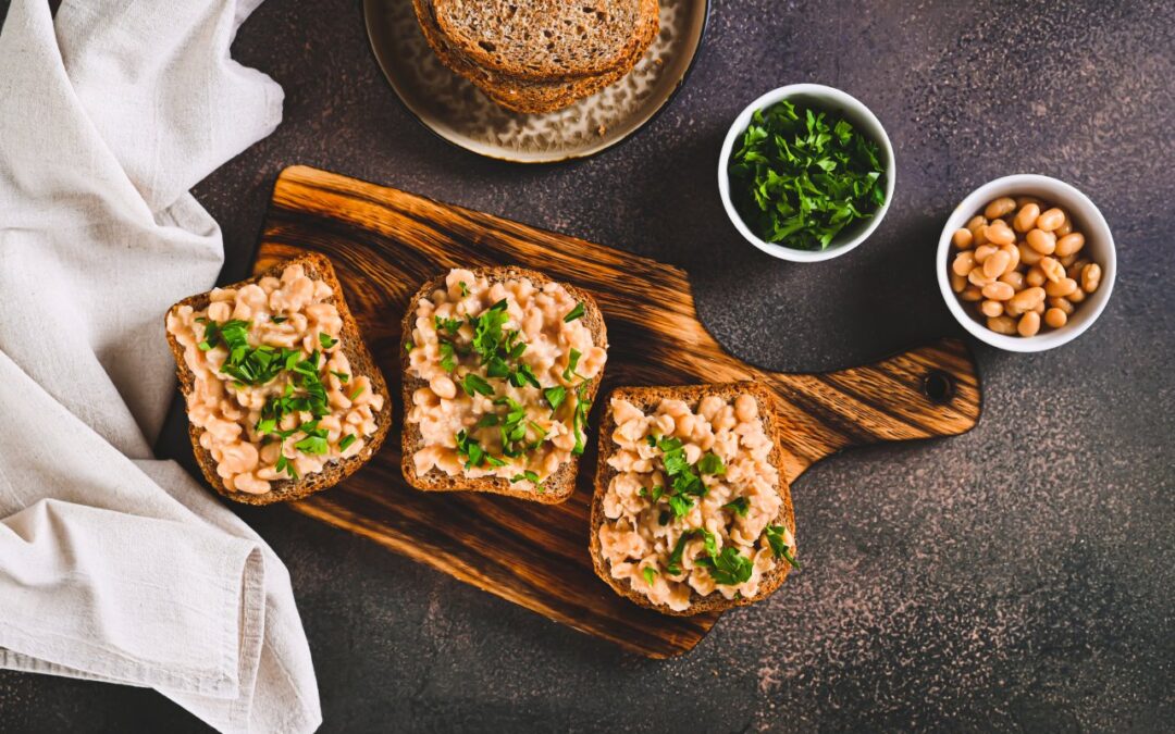 Pasty kanapkowe ze strączków. Jak doprawiać fasolę, soczewicę i ciecierzycę?